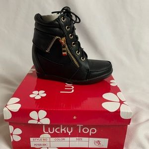 Size 10 girls booties - brand new